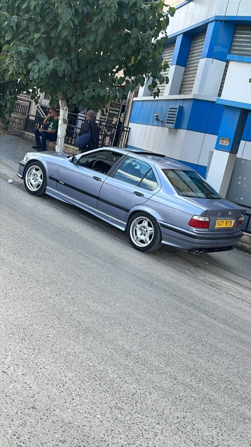BMW Série 3 2017 