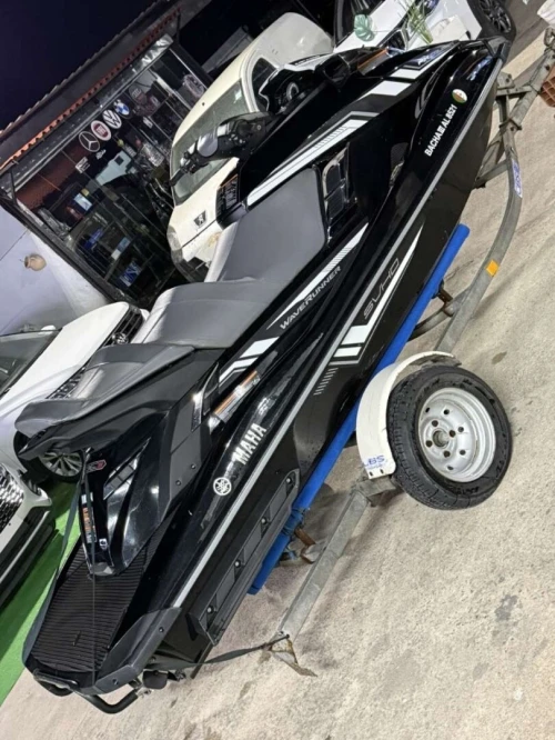 Jet ski