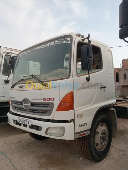 Hino Plato 2015