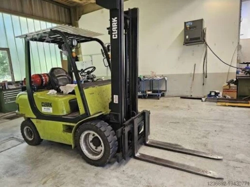 Location Clark Service chariot élévateur 3t 5t 7t 8t 10t 12t 14t 16t 18t