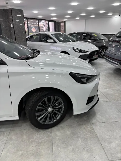 MG MG5 2025 