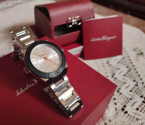 Montre Salvatore Ferragamo 