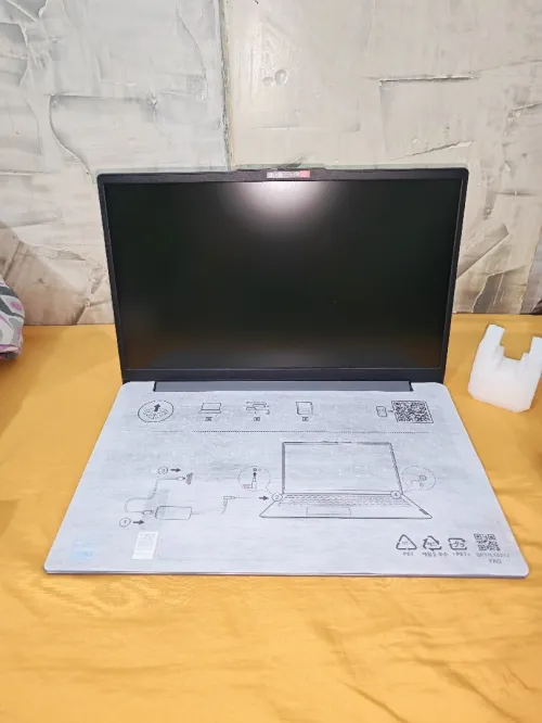Lenovo Idéalpad slim 3 / i3 1315U / 8G RAM / 256 SSD / Ecran 15"6 FHD