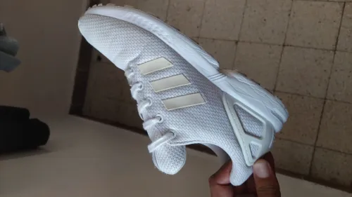 Adidas originale ملبوسا سوما شابا