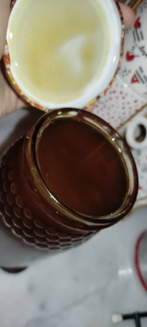 عسل حر مضمون من عند المربي يد أولى
