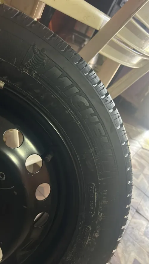 Pneu michelin avec jante