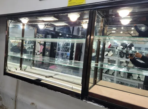 Vitrine et comptoir 