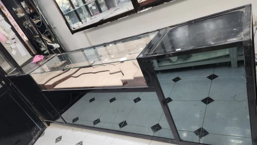 Vitrine et comptoir 