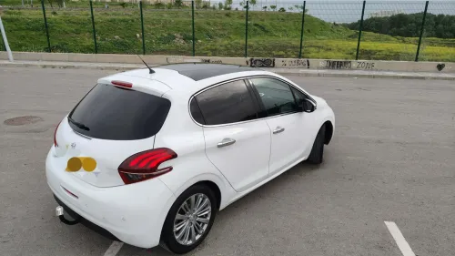 Peugeot 208 2016 Allure Facelift