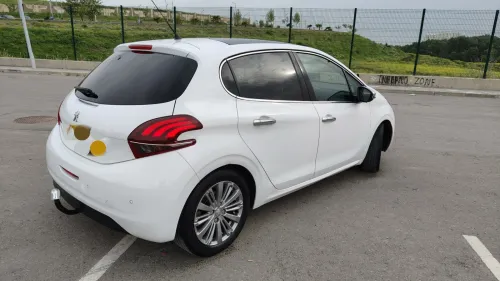Peugeot 208 2016 Allure Facelift