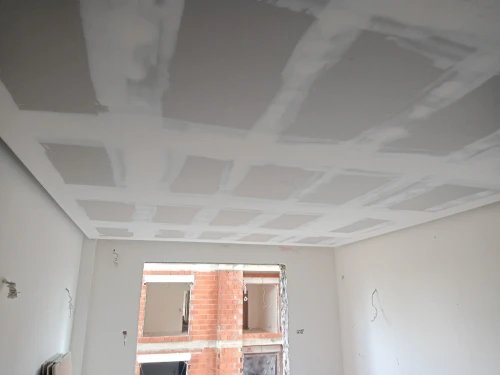 Nous vous proposons des services professionnels dans le domaine de :  Placoplatre  Peinture moderne et classique  Décoration intérieure (plafonds, murs, design moderne