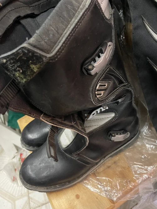Tenue pour motard ( bottes plus veste )