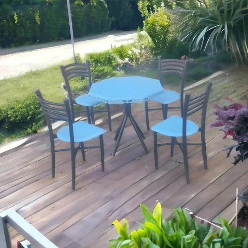 table de cuisine ouedkniss  tolix   بلاستك طاولات و كرسي
