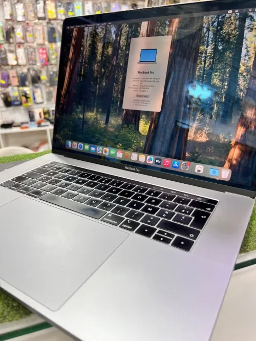 MACBOOK PRO TOUCHBAR 2018 15.6 POUCES - INTEL 8EME GENERATION CORE 17-8850H 2.2GHz - AMD RADEON PRO 555X GDDR5 4GB - 512GB SSD - 16GB RAM