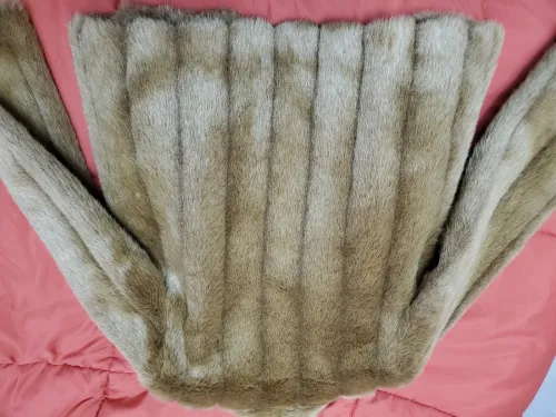 Veste en fourrure et bottes véritable cuir