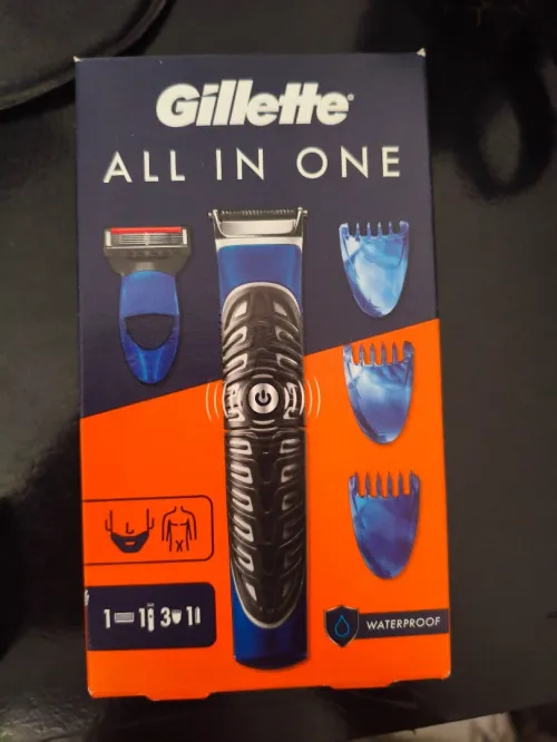 Tondeuse & Kit de Rasage Gillette Tout-en-Un Visage & Corps (Neuf, scellé)
