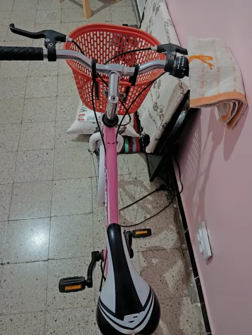 Un très beau vélo pour filles de marque française 21 pouces 