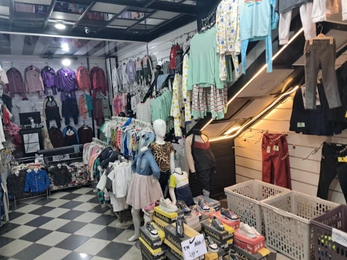 Vente lot intégral de vêtements  et chaussures  enfant  de 0 age a 16ans