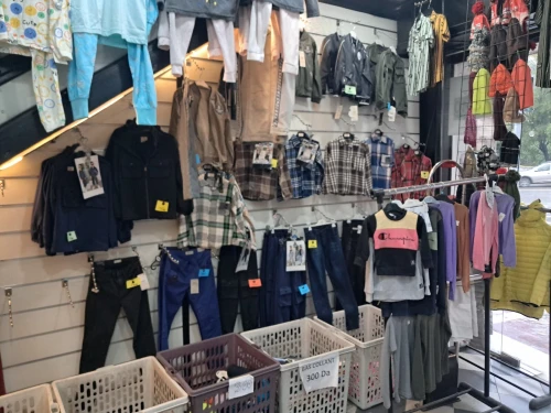 Vente lot intégral de vêtements  et chaussures  enfant  de 0 age a 16ans