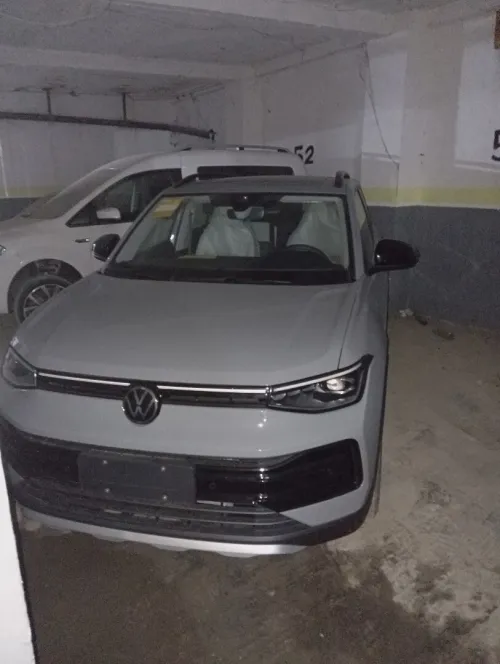 Volkswagen Tahru 2026 black black