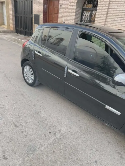 Renault Clio 3 2009 Night day