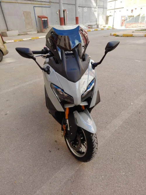 Yamaha Tmax 2025
