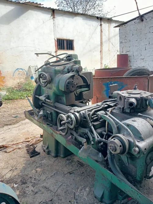 Tour et tour revolver fraiseuse scie mécanique taieuse pinion