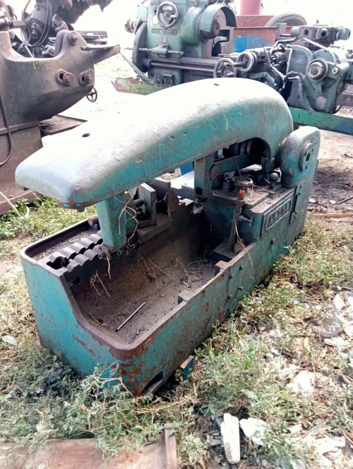 Tour et tour revolver fraiseuse scie mécanique taieuse pinion