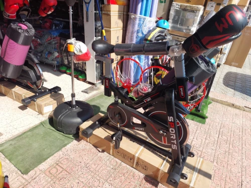 Vélo spining pour exercices cardio a la maison pro