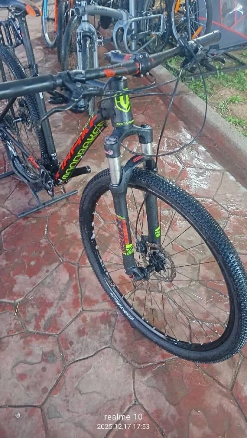 VTT semi-rigide Mondraker Leader S 29er de 2017.