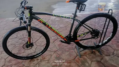 VTT semi-rigide Mondraker Leader S 29er de 2017.