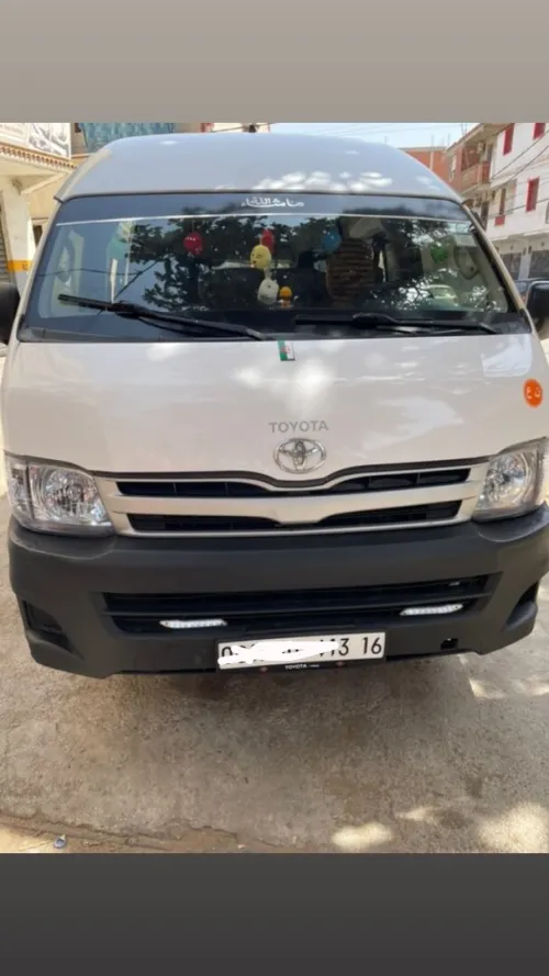Toyota Hiace 2013