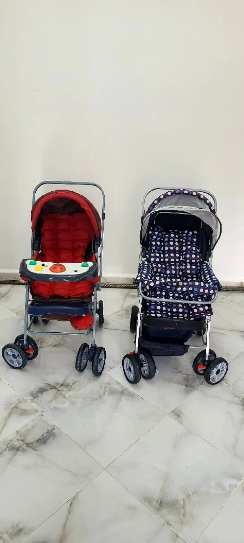 À vendre (02) deux Poussette en bonne état