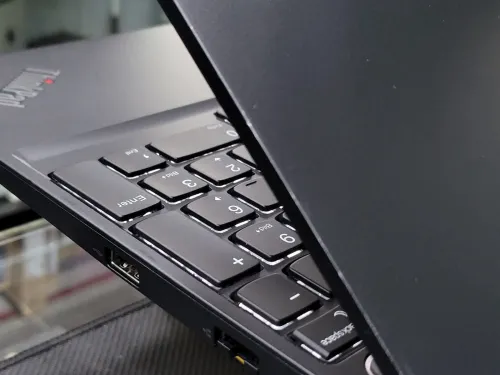 VENDU - LENOVO THINKPAD E15 GEN 3, RYZEN 7-5700U, 16GB, 512GB SSD, RX VEGA 8