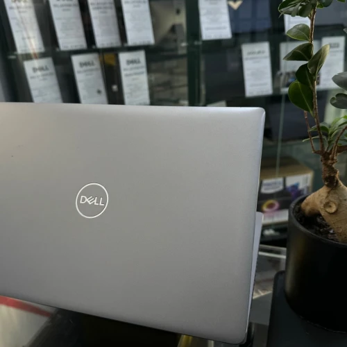 VENDU - DELL PRECISION 3581, i7-13700H, 32GB, 2TB SSD