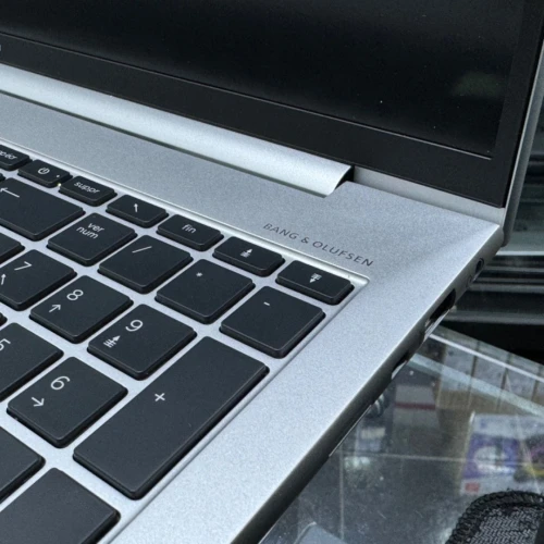VENDU - HP ELITEBOOK 860 G10, i5-1335U, 8GB, 512GB SSD, 16" WUXGA