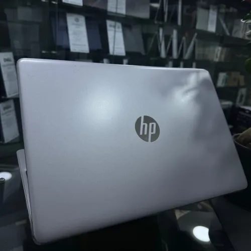 VENDU - HP 250 G8, i5-1135G7, 8GB, 256GB SSD, intel iRis Xe
