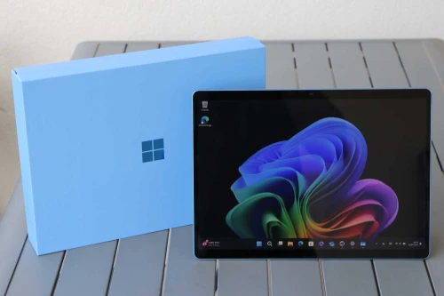 Surface Pro 11 ,Snapdragon X Plus , 16GB LPDDR5X , 256GB SSD , Écran tactile 13" , Qualcomm Adreno