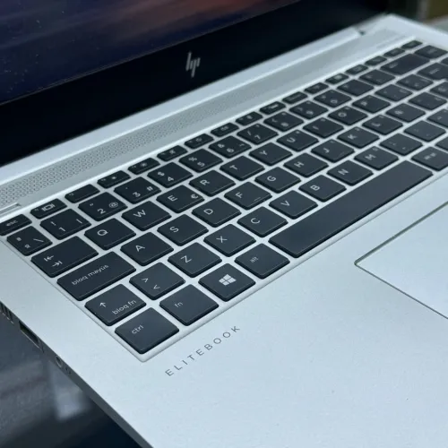 VENDU - HP ELITEBOOK 1040 G4 4K, i7-7600U, 16GB, 256GB SSD, 14" 4K