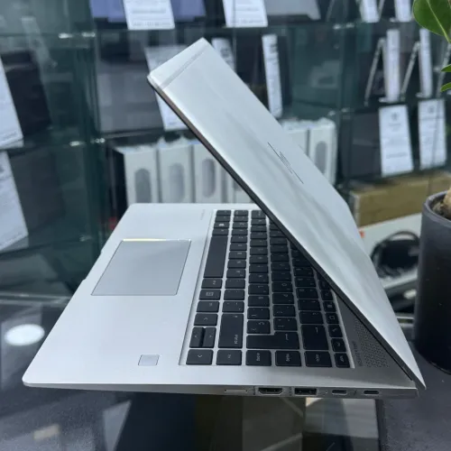 VENDU - HP ELITEBOOK 1040 G4 4K, i7-7600U, 16GB, 256GB SSD, 14" 4K
