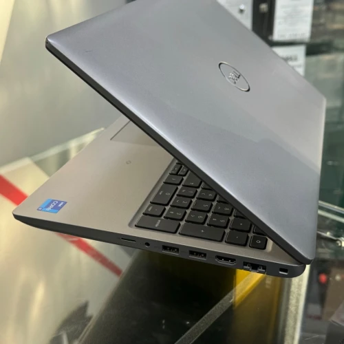 VENDU - DELL PRECISION 3581, i7-13700H, 32GB, 2TB SSD
