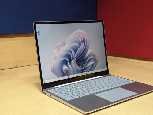 VENDU - Surface Laptop Go 3, Intel Core i5-1235U, 8GB, 256GB SSD, iRis Xe, Neuf Sous Emballage