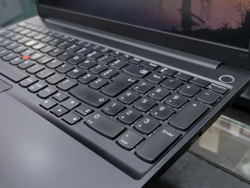 VENDU - LENOVO THINKPAD E15 GEN 2, i7-1165G7, 16GB, 512GB SSD, IRIS XE