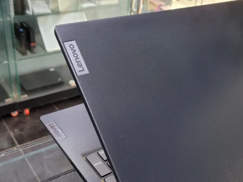 VENDU - LENOVO IDEAPAD V15 G3, i5-1235U, 8GB, 256GB SSD, iRis Xe