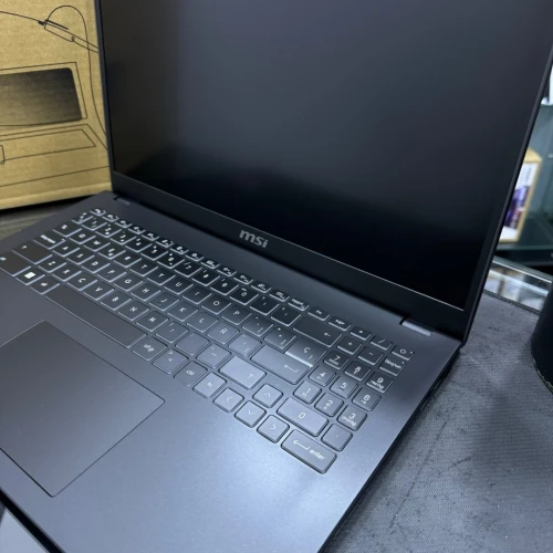 VENDU - MSI MODERN 15 (2024) Ryzen 5-7530U, 16GB, 512GB SSD, Radeon 610M