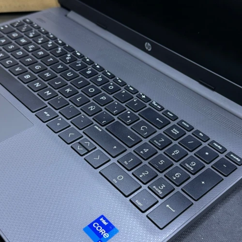 VENDU - HP 250 G9, i7-1255U, 32GB, 1TB SSD, iRis Xe