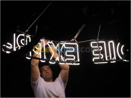 Fabrication d'Enseignes Lumineuses