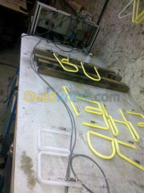 Fabrication d'Enseignes Lumineuses