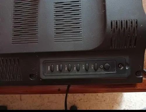 Television Condor LED 40 pouce ecran fissurée