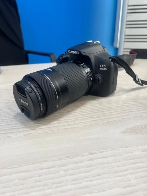 Cannon EOS 2000D avec 2 objectif et chargeur